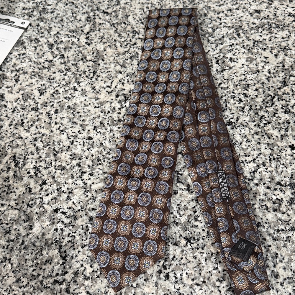 Elegant Brown Patterned Tie - image 2